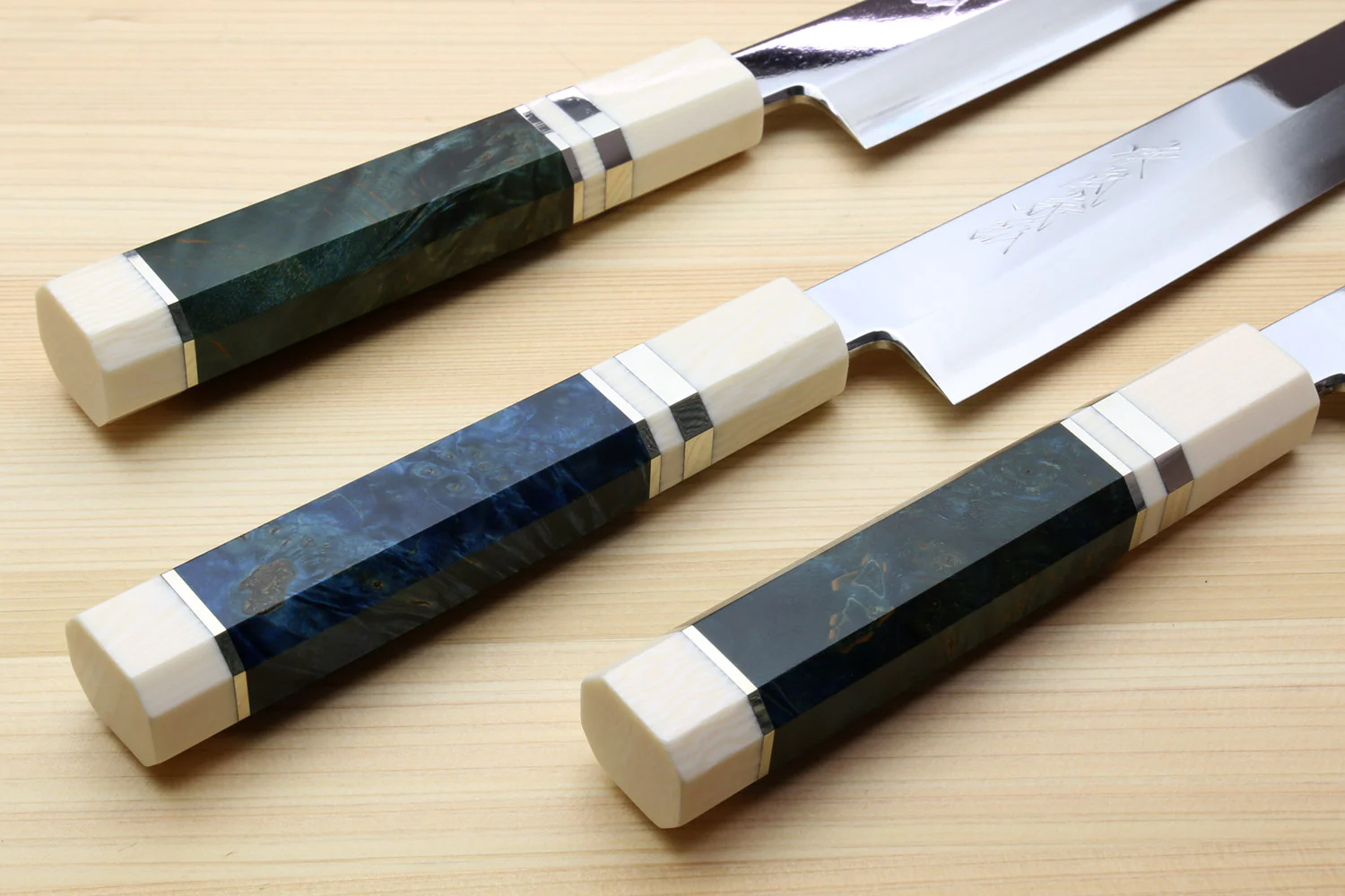 Yoshihiro Ginsan Mirror Polished Stain Resistant Steel Sakimaru Takobiki Sushi Sashimi Slicer with Ocean Blue Handle with Ivory Bolster — Blade Length 11.8" (300mm) - Image 7