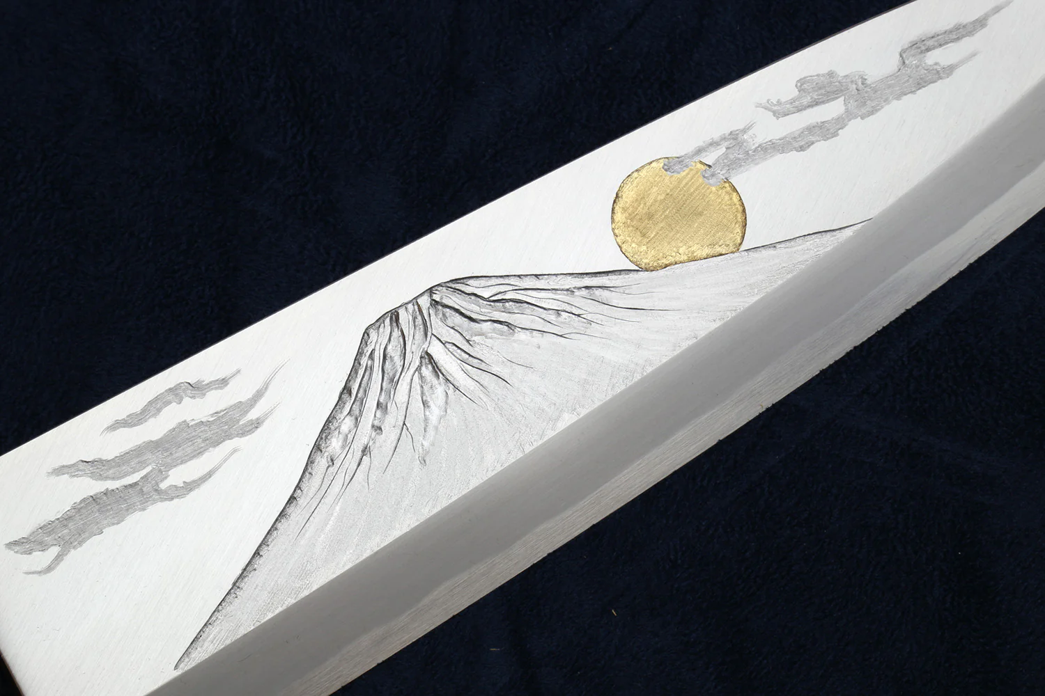 Yoshihiro Hongasumi White Steel Deba Fish Fillet Knife — Hand-Etched Gold 3-SET, Limited Edition, 300mm (Magnolia Handles) - Image 2
