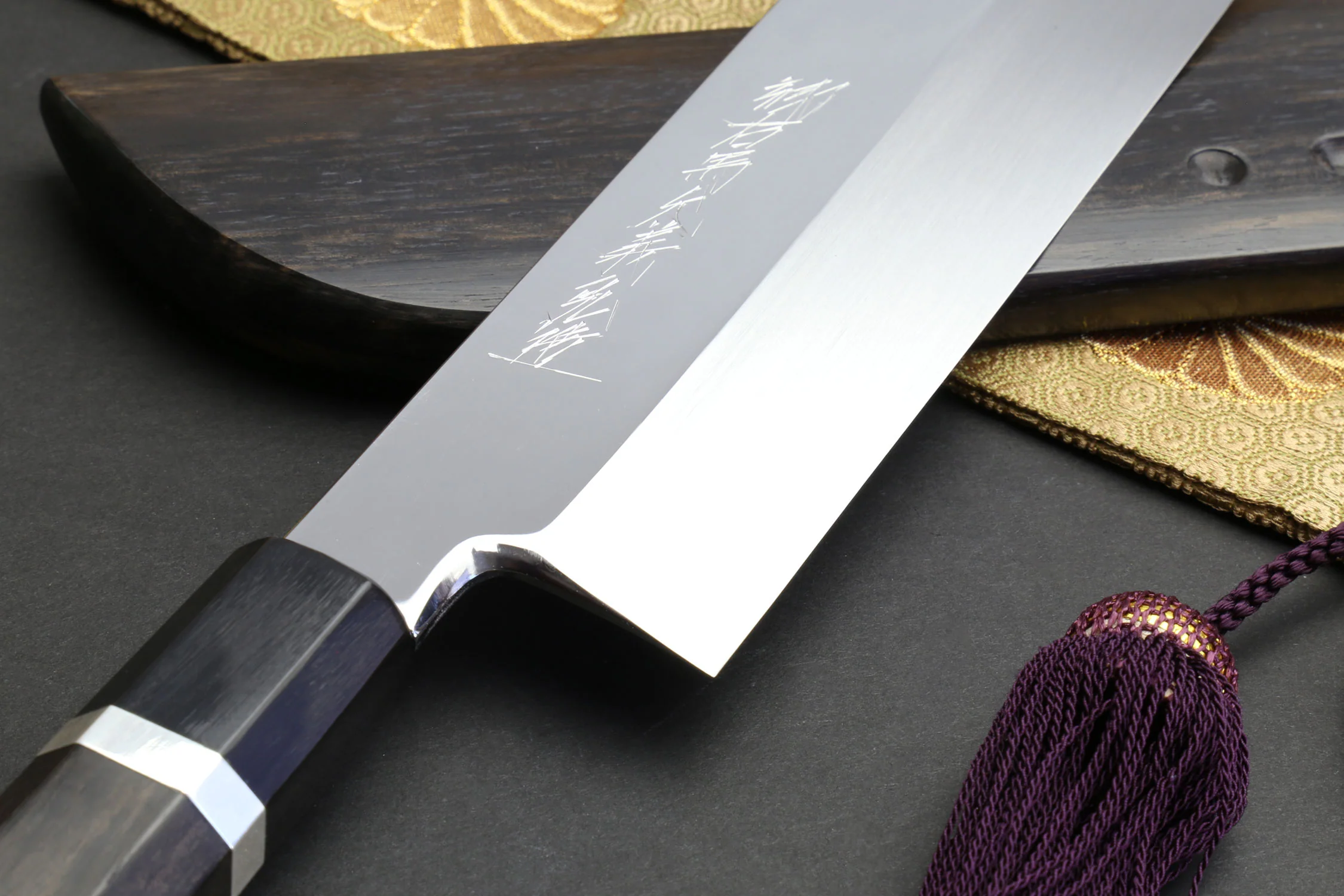 Yoshihiro Mizuyaki Water Quenched Honyaki Mirror-Finished White Steel #1 Usuba 220mm Kama Gata with Sterling Silver Double Bolster Octagonal Ebony handle and Chinagashi Indented Ebony Saya - Image 4