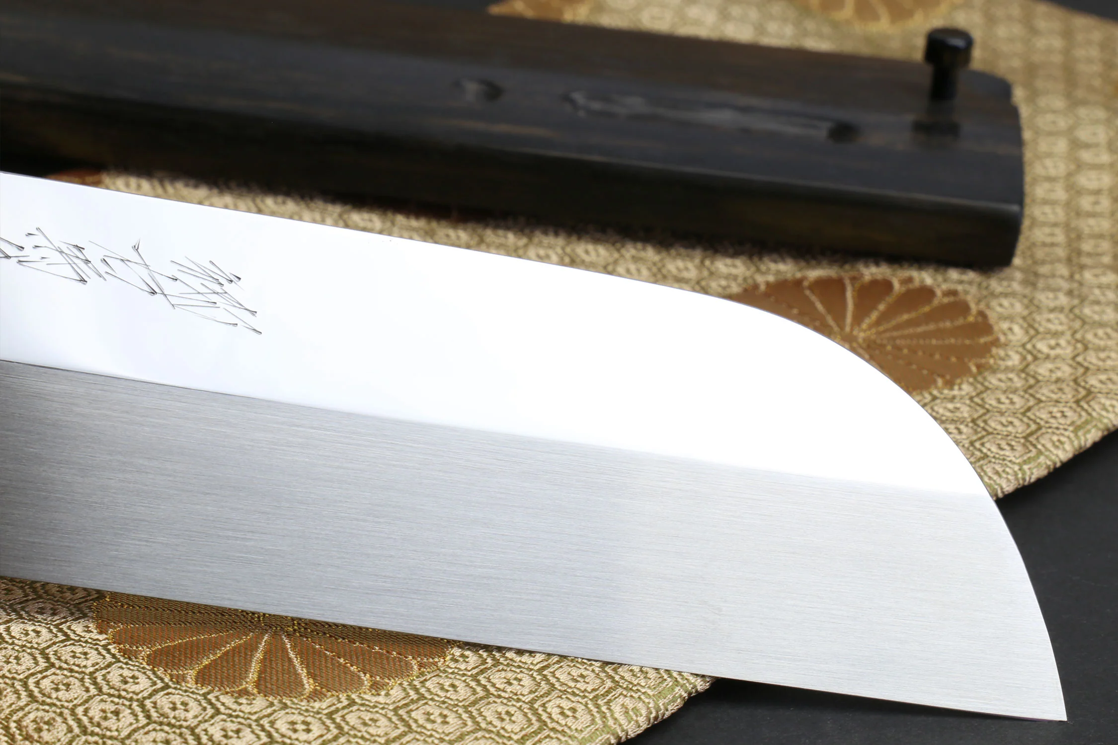 Yoshihiro Mizuyaki Water Quenched Honyaki Mirror-Finished White Steel #1 Usuba 220mm Kama Gata with Sterling Silver Double Bolster Octagonal Ebony handle and Chinagashi Indented Ebony Saya - Image 5