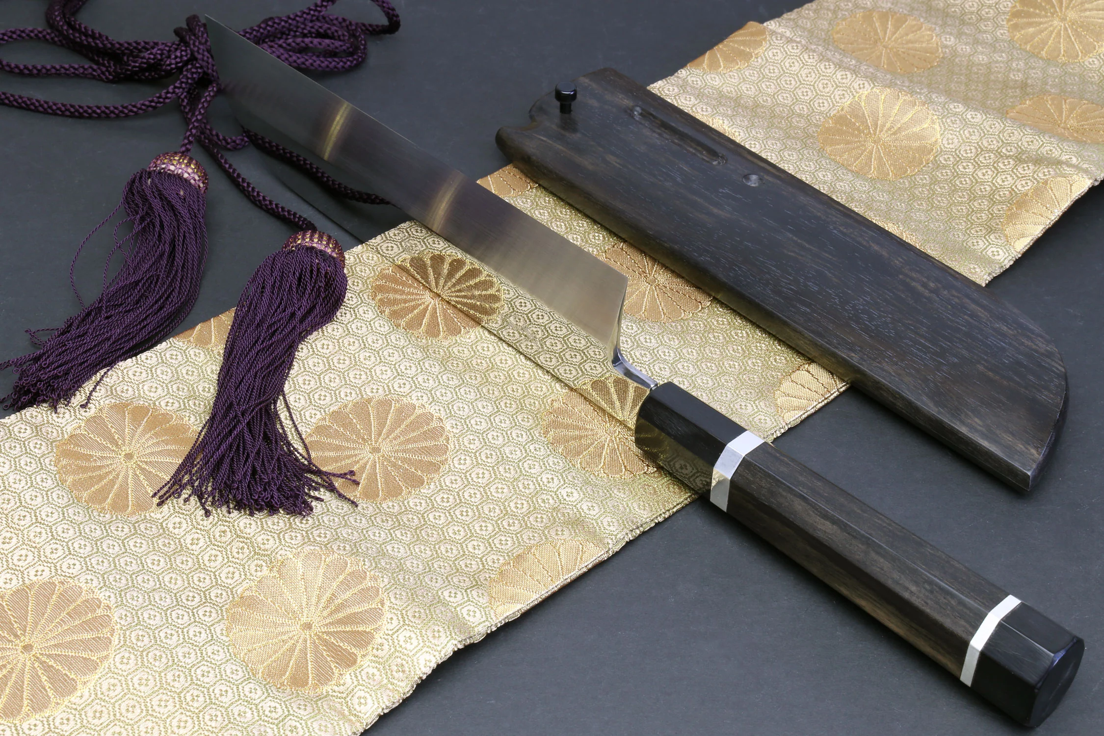 Yoshihiro Mizuyaki Water Quenched Honyaki Mirror-Finished White Steel #1 Usuba 220mm Kama Gata with Sterling Silver Double Bolster Octagonal Ebony handle and Chinagashi Indented Ebony Saya - Image 6