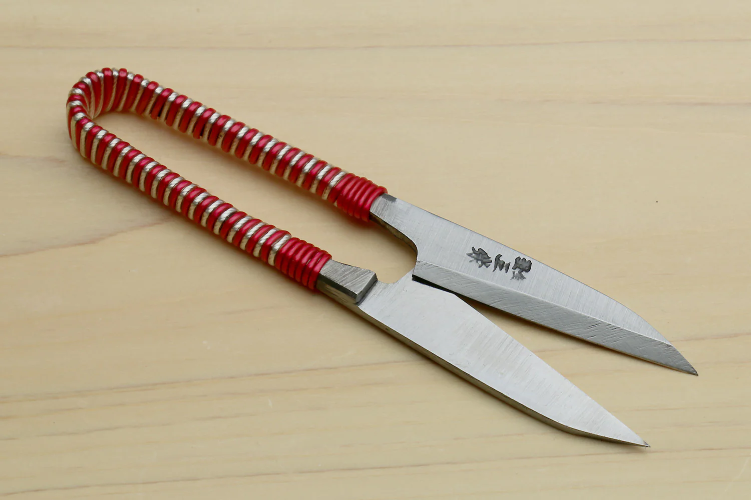 Yoshihiro Nigiri Hasami Japanese Sewing Snip Scissors with String-Wrapped Handle - Image 3