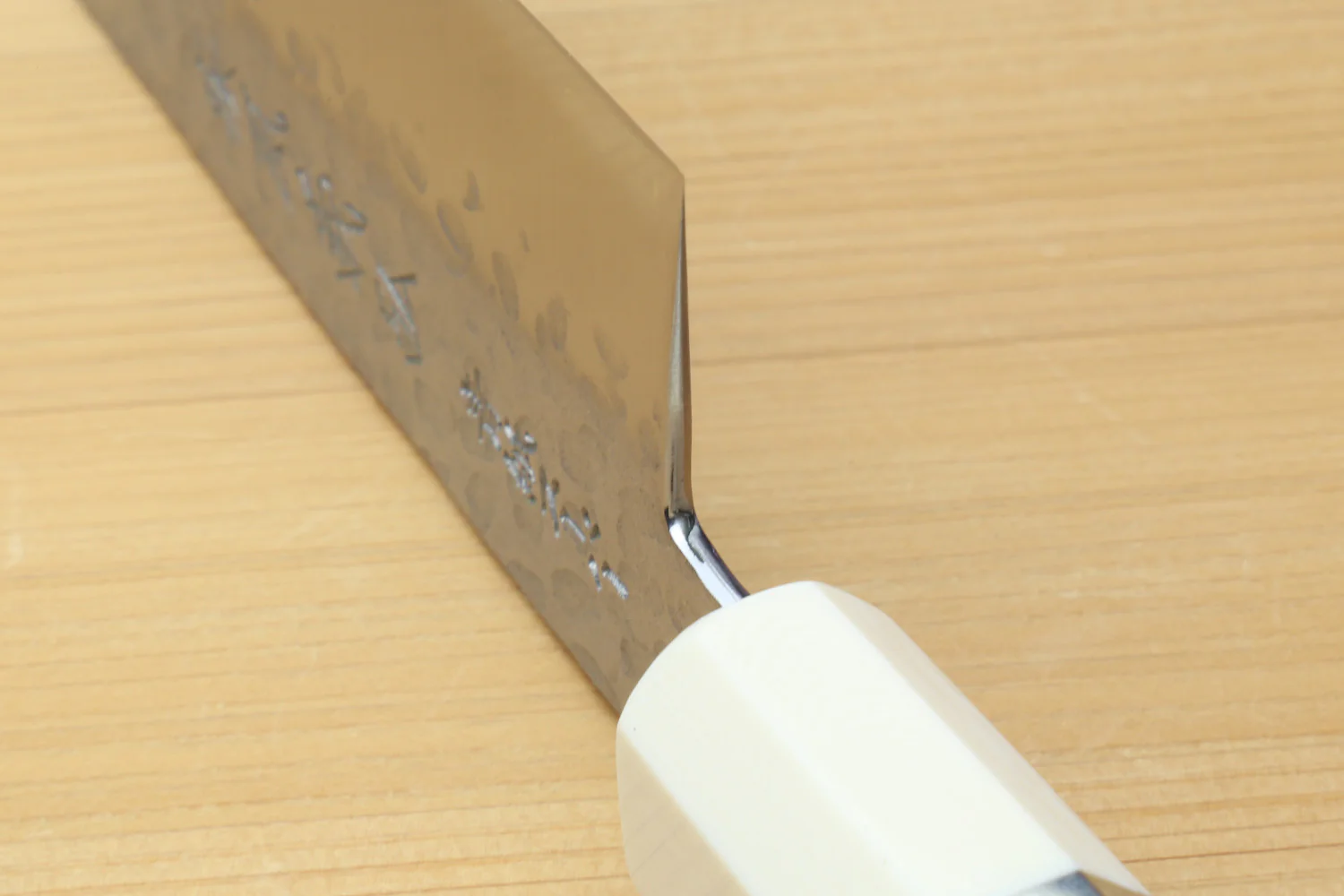 Yoshihiro Super Blue Steel Stainless Clad Hammered Gyuto Chefs Knife Howlite White Handle with Alternative Ivory Bolster (9.5" (240mm)) - Image 5