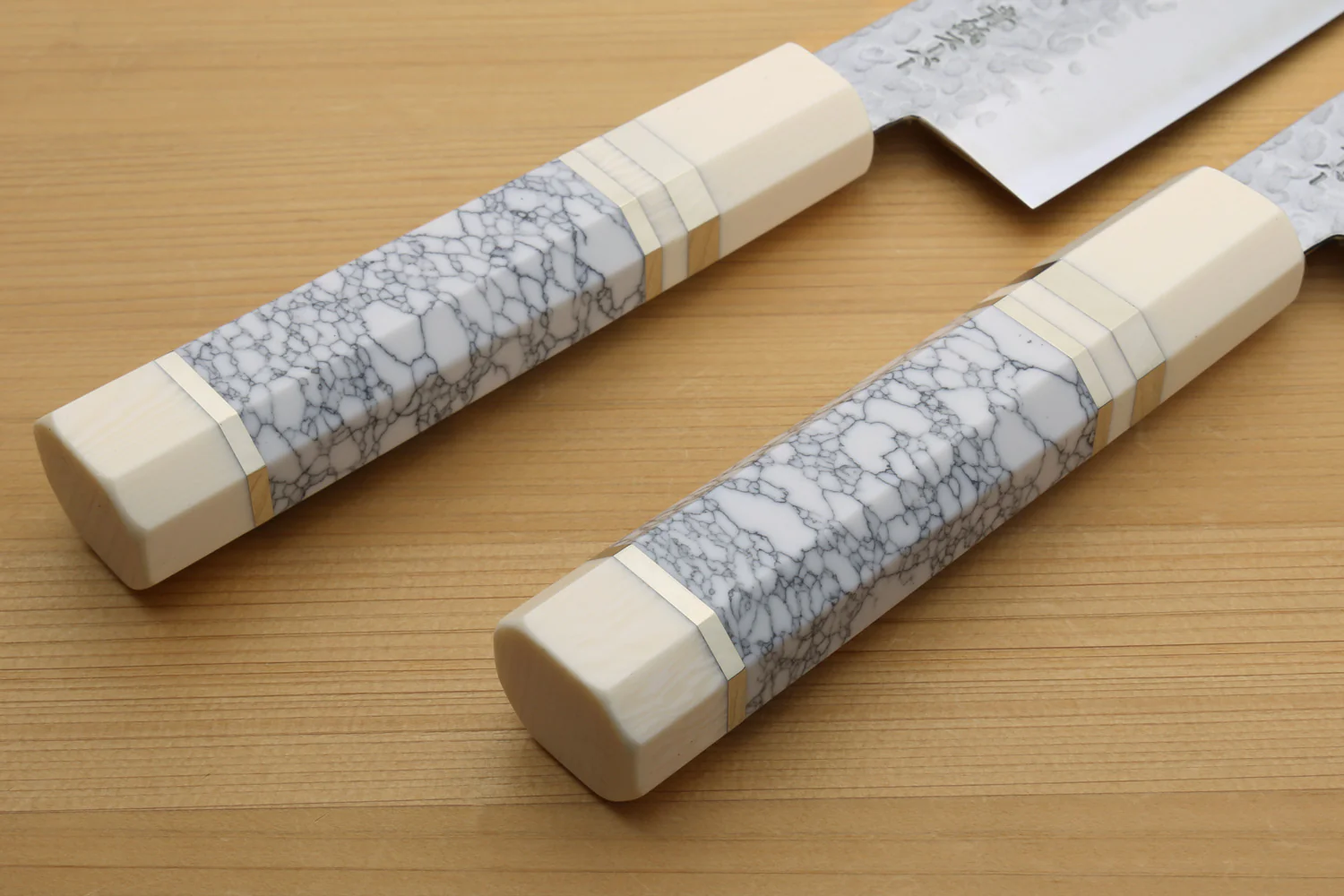 Yoshihiro Super Blue Steel Stainless Clad Hammered Gyuto Chefs Knife Howlite White Handle with Alternative Ivory Bolster (9.5" (240mm)) - Image 7