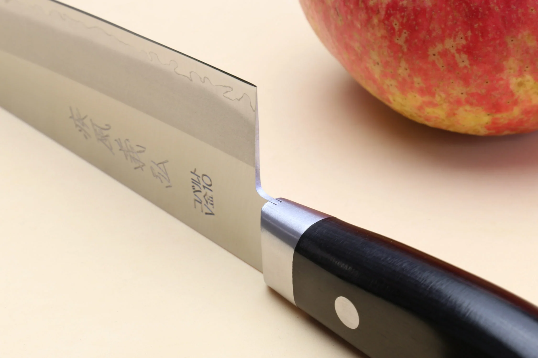 Yoshihiro VG-10 Gold Stainless Steel Santoku Multipurpose Chef Knife 7" (180mm) - Image 3