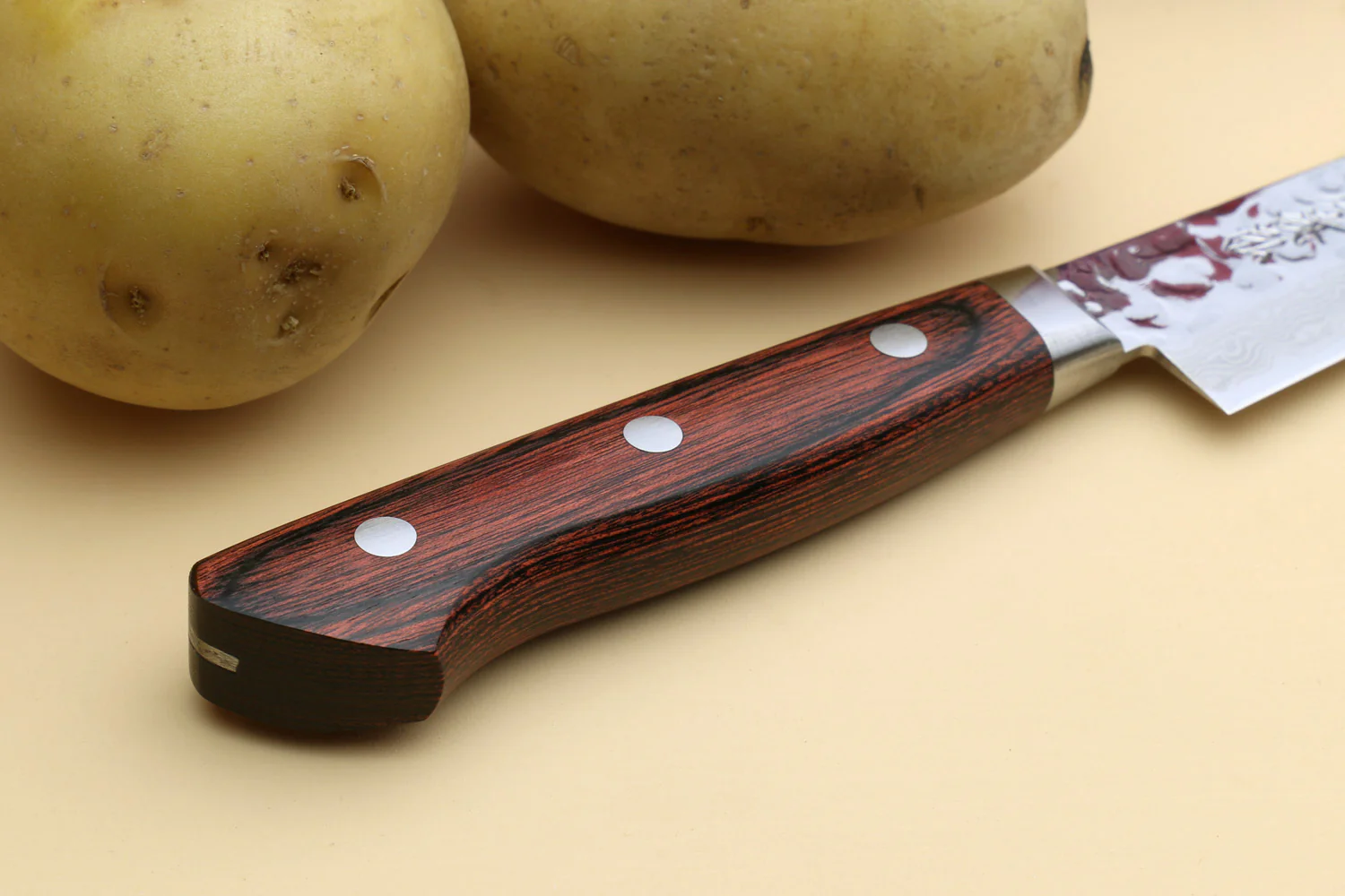 Yoshihiro VG-10 16 Layer Hammered Damascus Stainless Steel Petty - Image 5